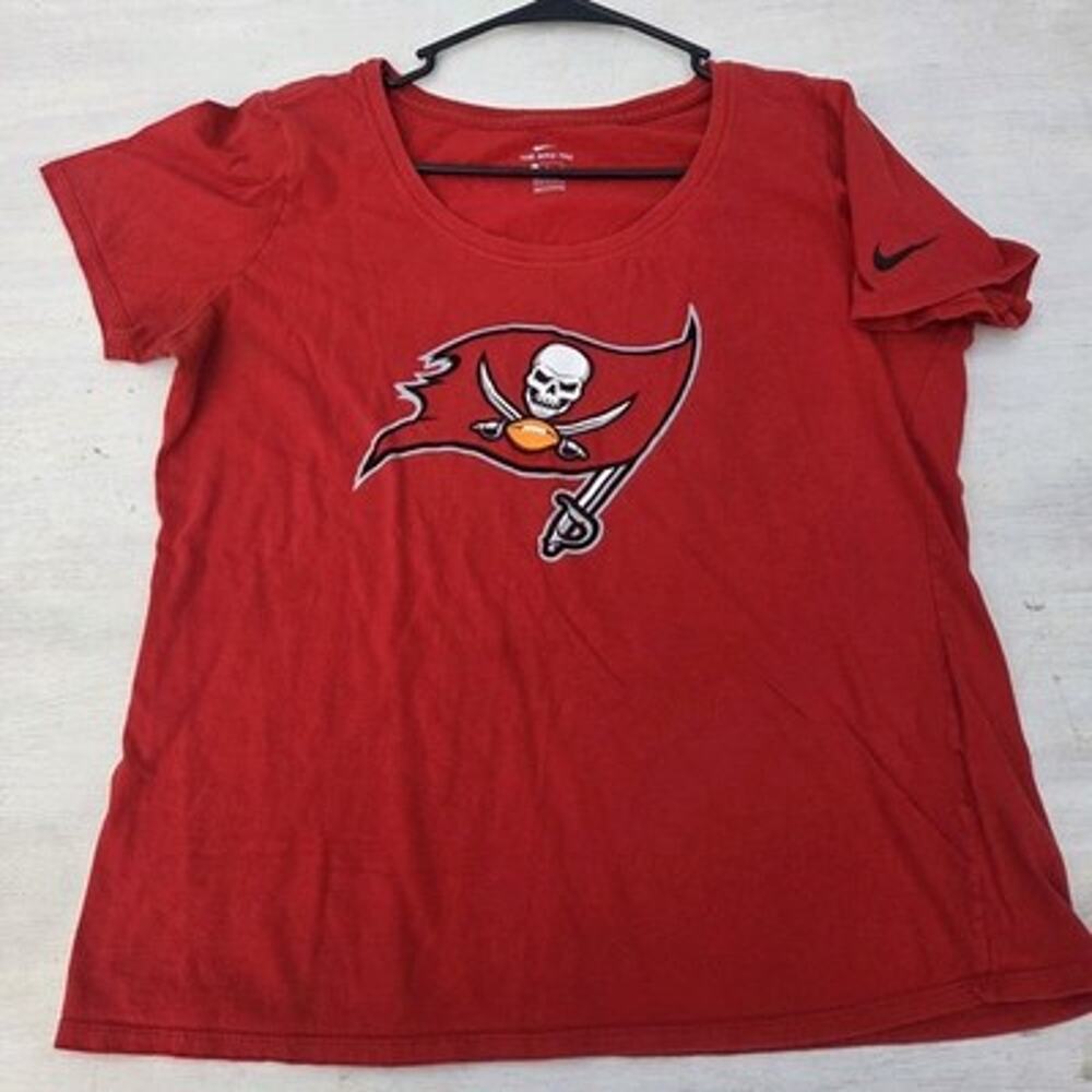 Nike Tampa Bay Buccaneers Shirt Womens Size L Red Short Sleeve Logo Tee